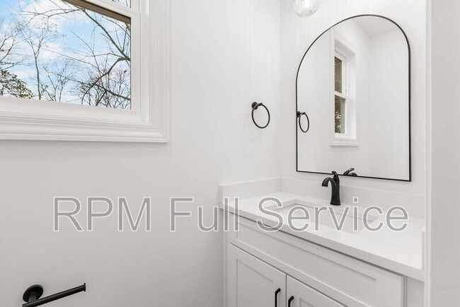 Building Photo - 2109 14th Ave N