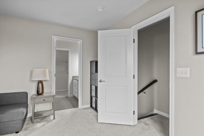 Building Photo - Elevated Old Town Ashburn Living: A Four-L...