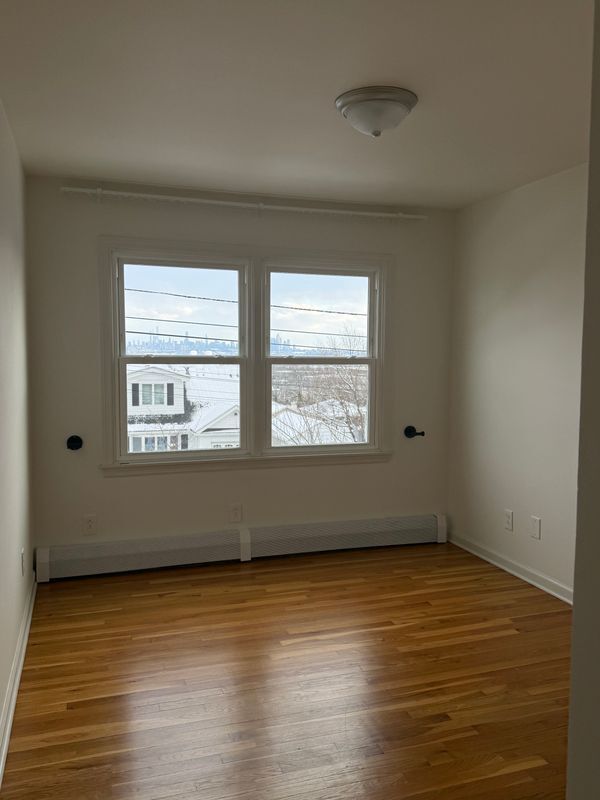 Building Photo - 724 6th St