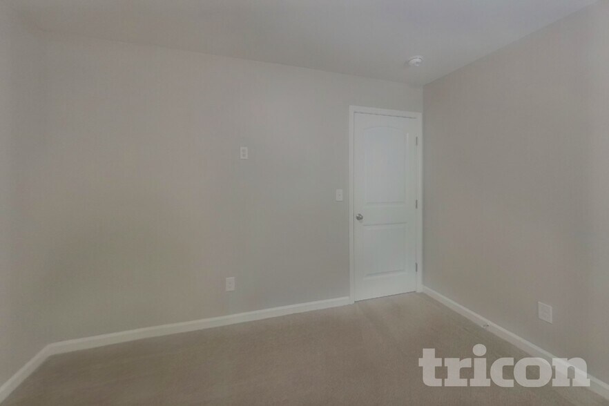 Building Photo - 1008 Eldon Ln