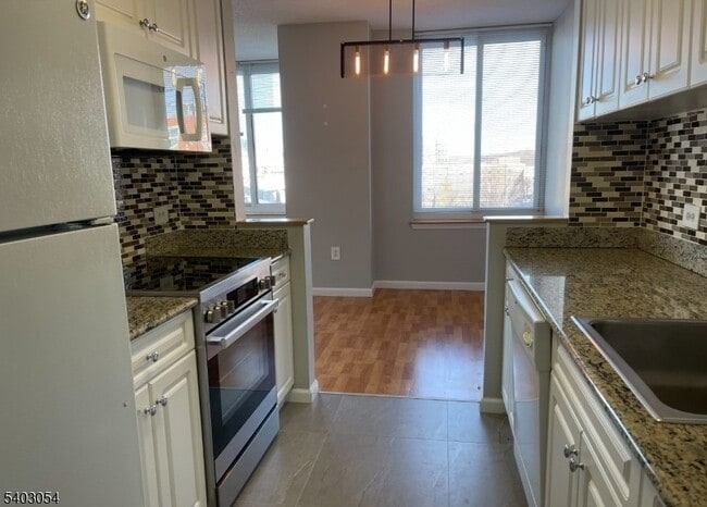 Building Photo - 100 Old Palisade Rd