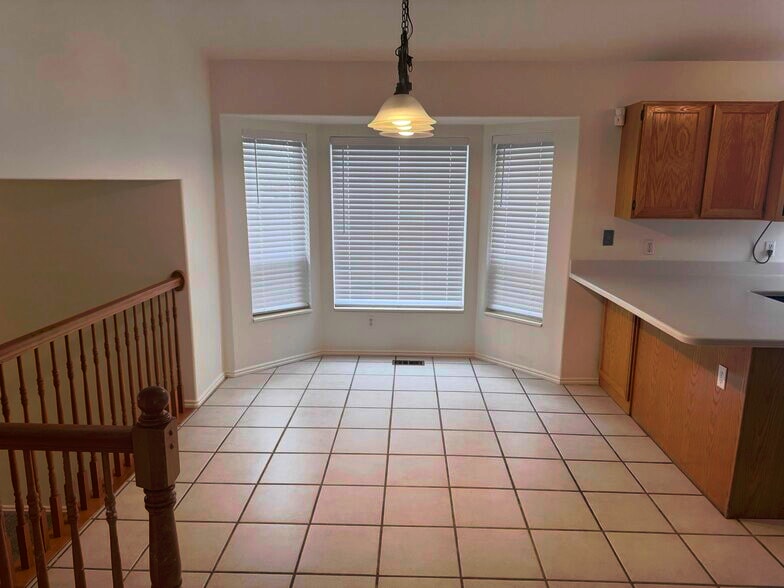 Building Photo - 8004 S Old Barn Dr