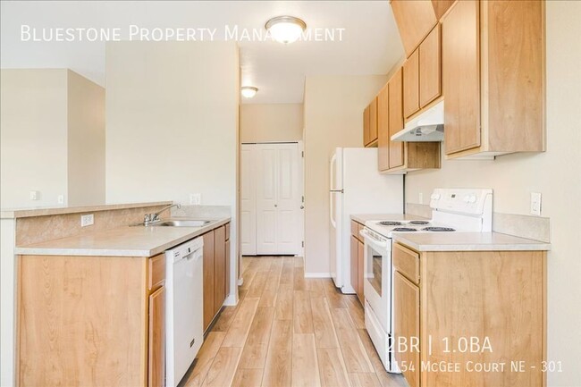 Building Photo - Two-Bedroom Apartment at Hawk's Point --Av...