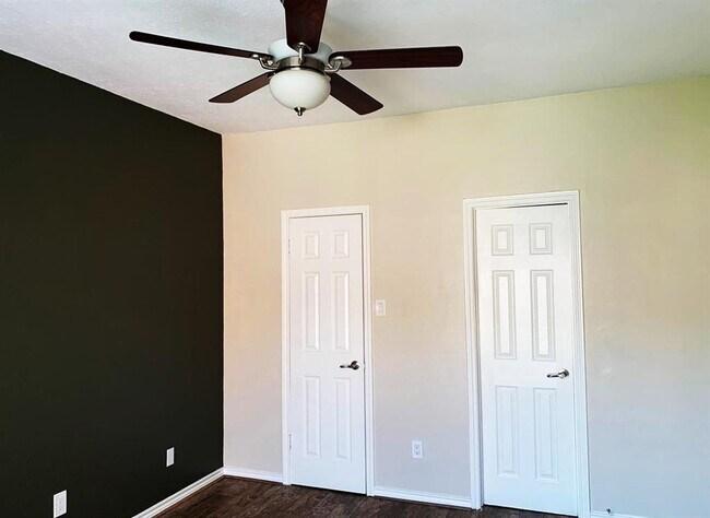 Building Photo - 10176 Oakberry St