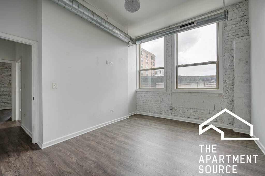 Building Photo - 932 W Dakin St