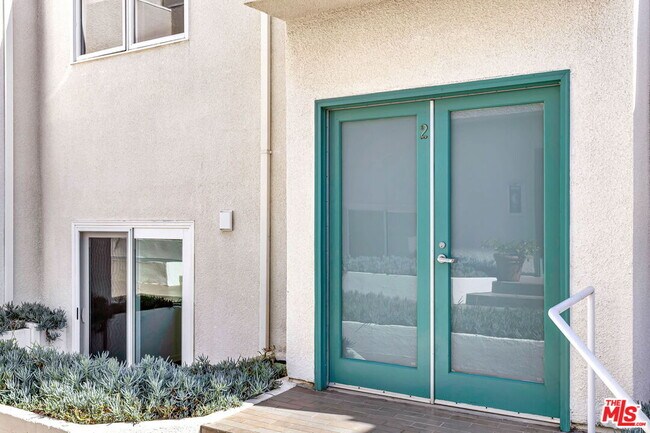 Building Photo - 811 21st St