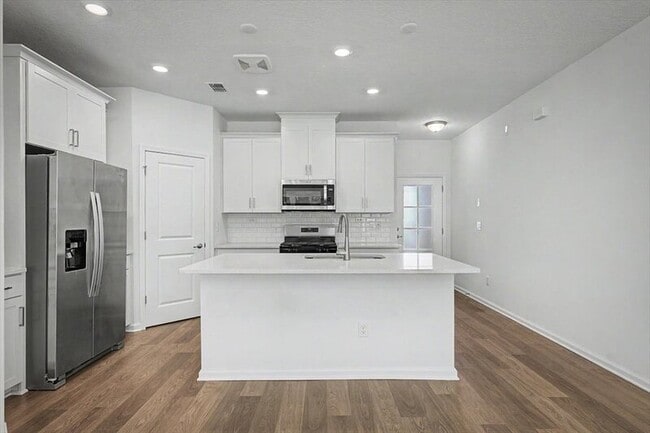 Building Photo - 61 Mellowood Ln