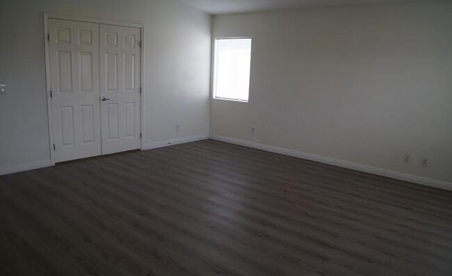 Building Photo - 494 Newberry Springs Dr