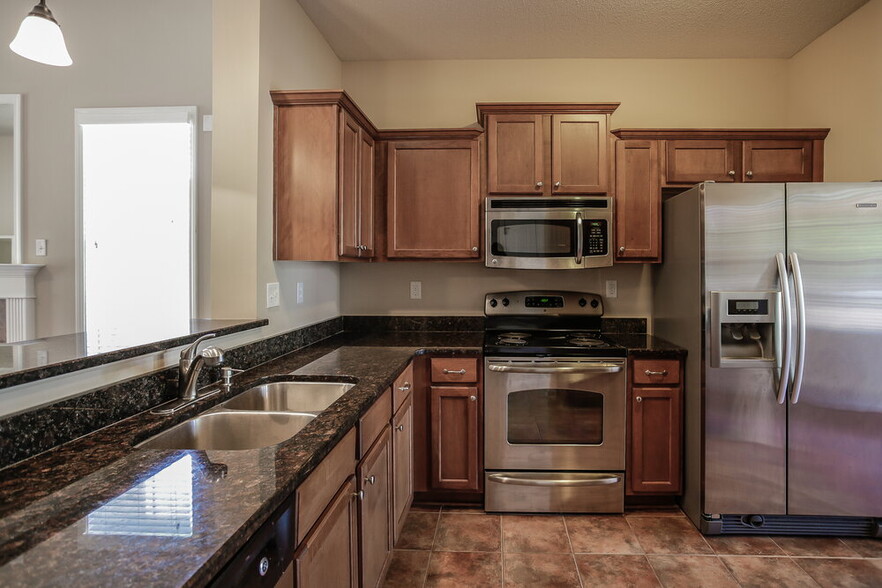 Building Photo - 4960 Bending Creek Cove