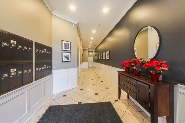 Building Photo - 4553 N Magnolia Ave