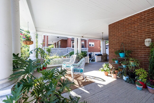 Building Photo - Stylish Downtown Apartment with a Private Oasis and Pool Retreat!