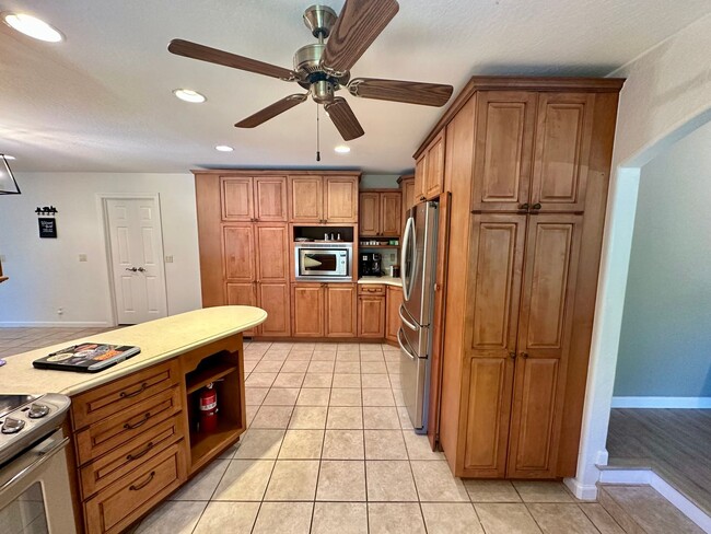 Building Photo - Stunning 4 Bedroom 3 Bathroom House with a...