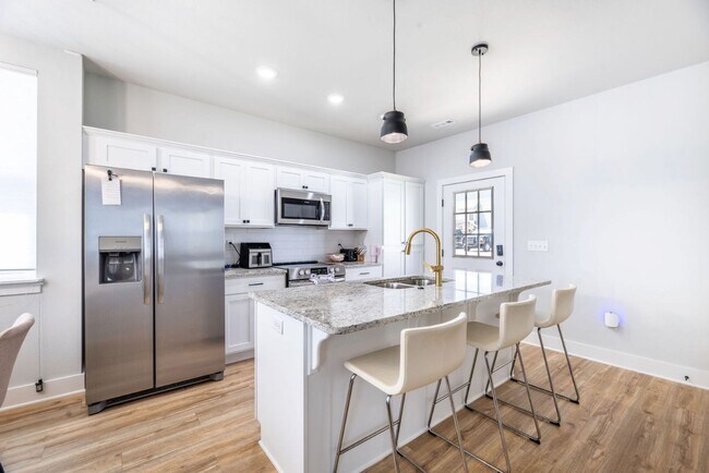 Building Photo - 3080 W Salida Ln