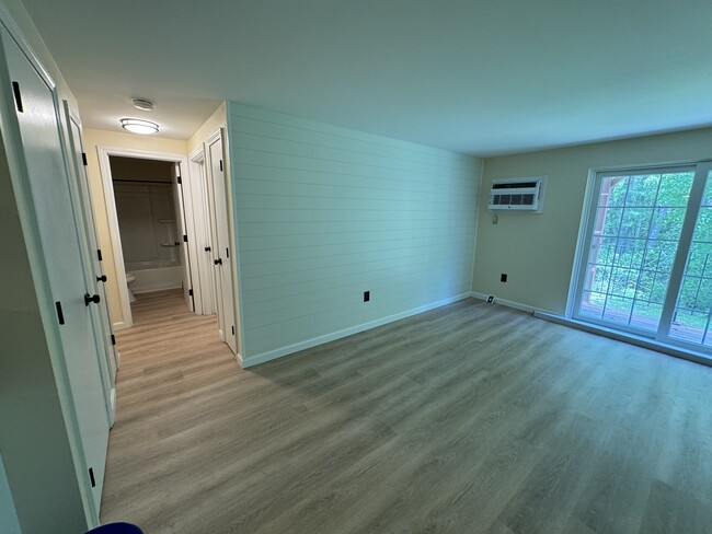 Building Photo - 403 White Cedar Blvd