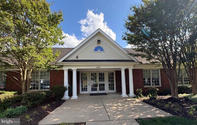 Building Photo - 230 N George Mason Dr