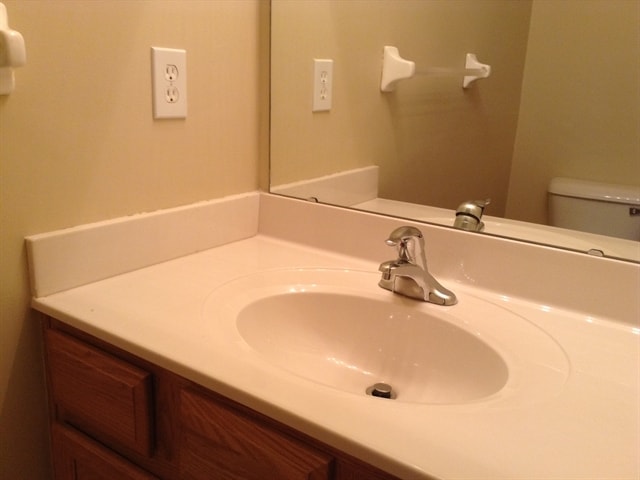 Building Photo - 2401 Oaktree Place