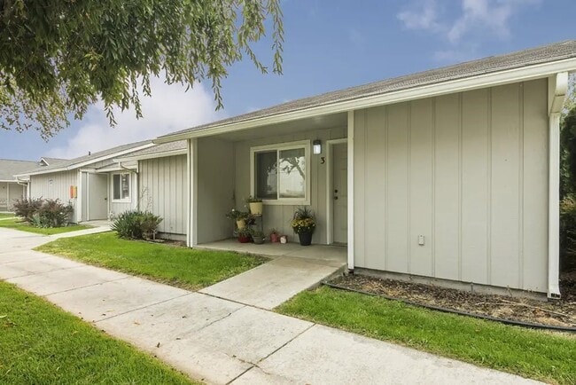 Building Photo - 116 S Ash St