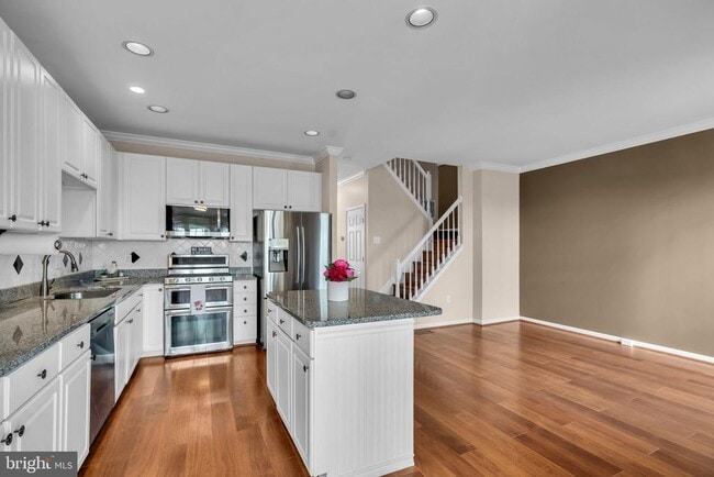 Building Photo - 21644 Frame Square