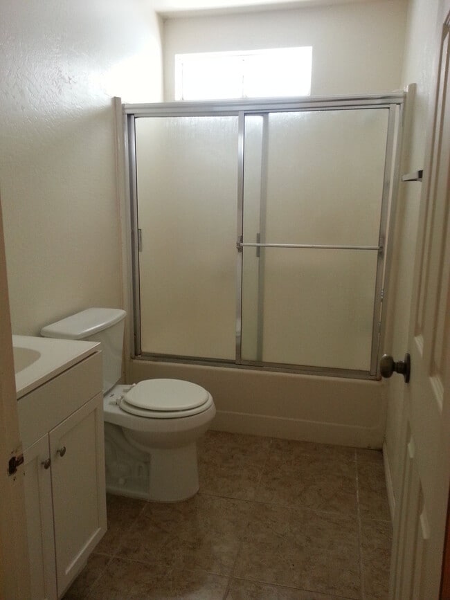 Building Photo - Brawley apartment for rent!