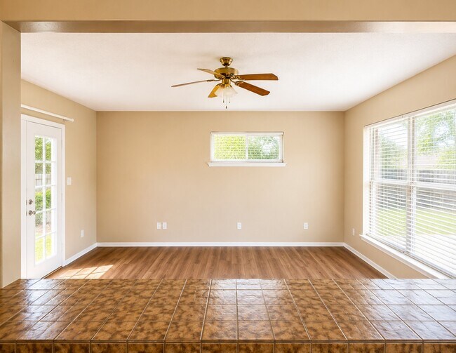 Building Photo - 6622 Castleview Ln