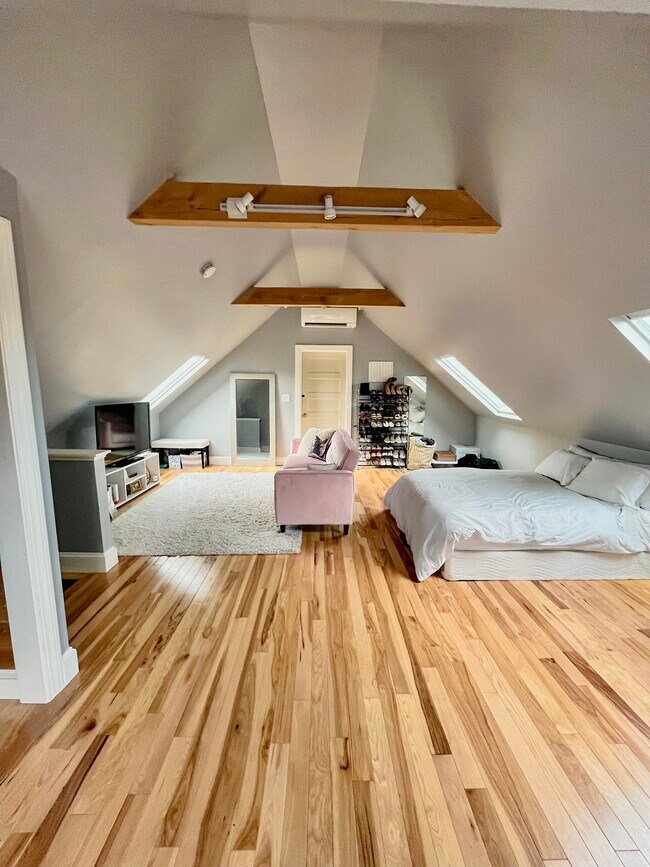 4th bedroom - 179 Dartmouth st