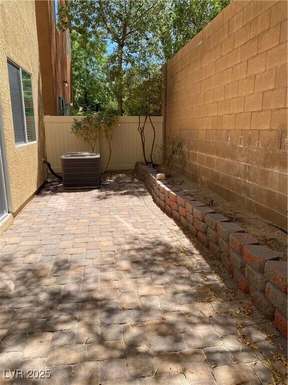 Building Photo - 9485 Oro Bullion St