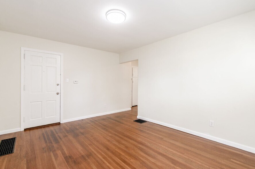 Building Photo - 1448 Elmwood Ave