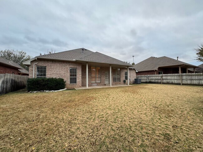 Building Photo - Spacious Home + North Edmond + 3 bedrooms + Study + Edmond Schools + Storm Shelter