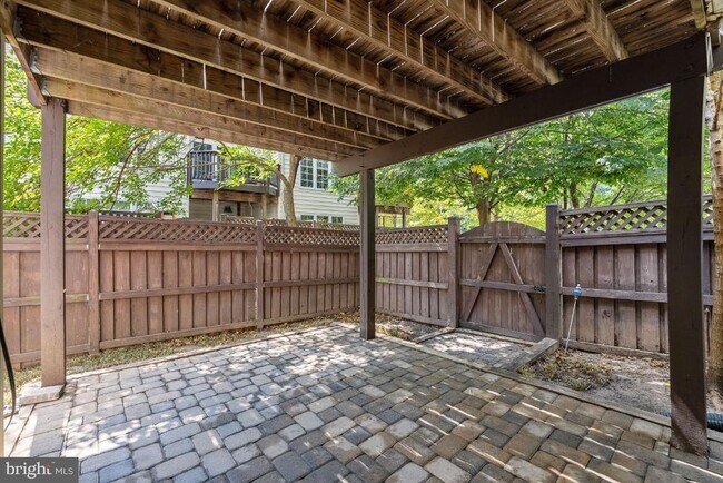 Building Photo - 4273 Upper Park Dr