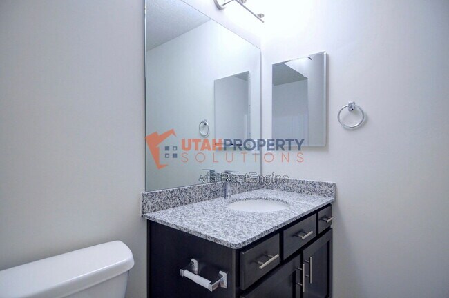 Building Photo - 1046 W 430 S