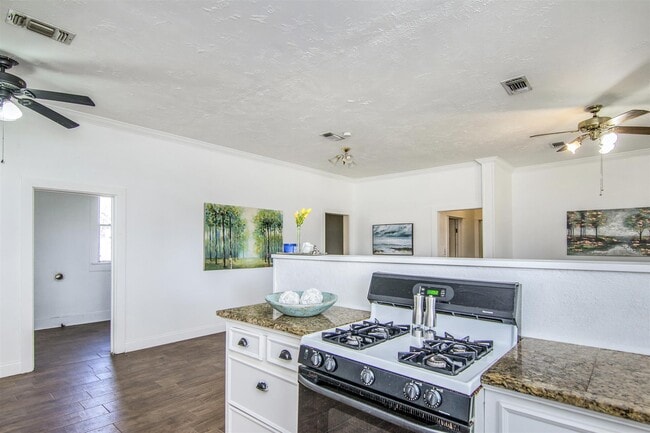 Building Photo - 11844 13th St