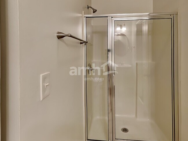 Building Photo - 781 Sonoma Dr SW