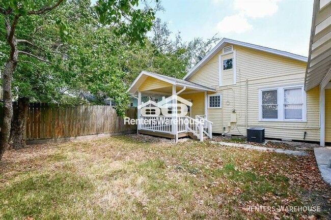 Building Photo - This Historic Heights cottage style 3 bedr...