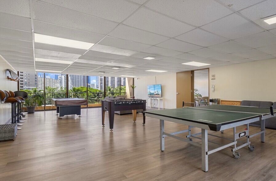 Building Photo - 411 Hobron Ln