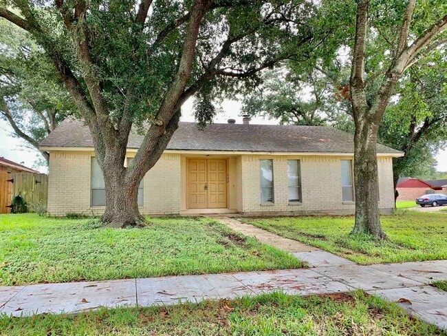 Building Photo - 722 Stephanie Dr