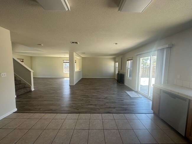 Building Photo - 1227 Kingfisher Dr