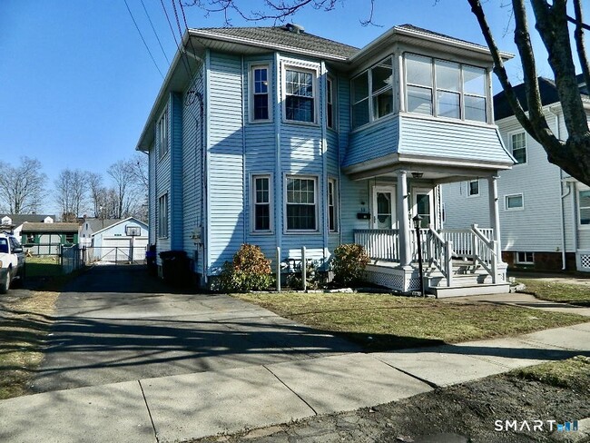 Building Photo - 37 Elm St