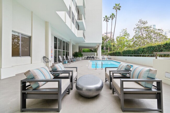 Building Photo - 10433 Wilshire Blvd