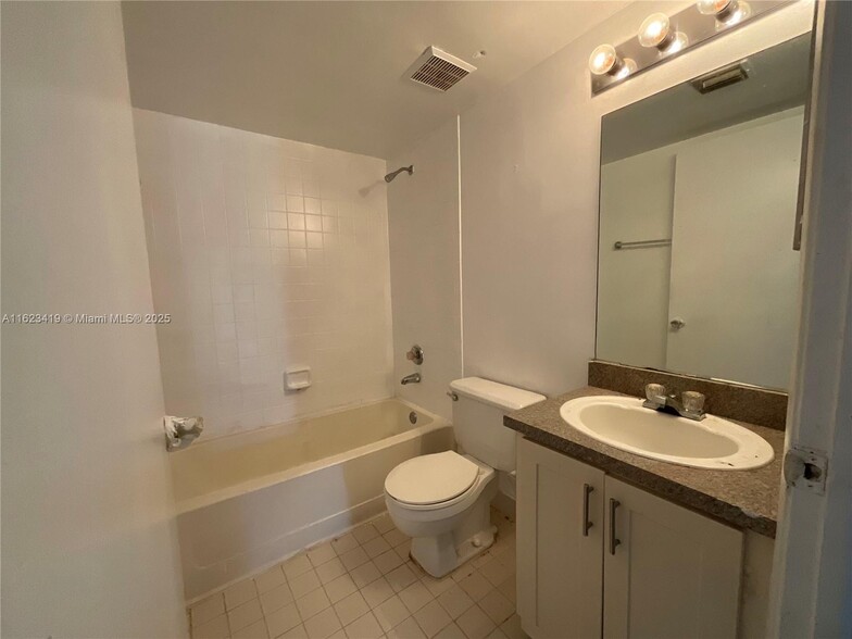 Building Photo - 9877 Nob Hill Ct