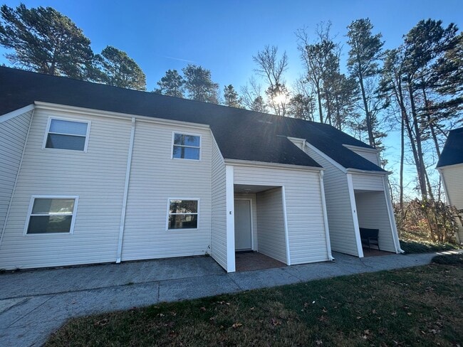 Building Photo - This fully renovated & updated 3 Bedroom a...