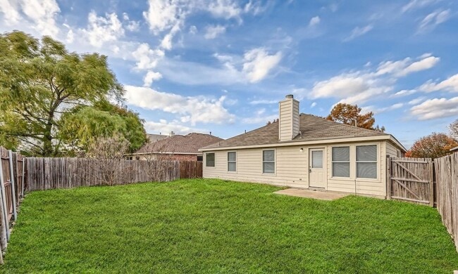 Building Photo - 2210 Sumac Dr