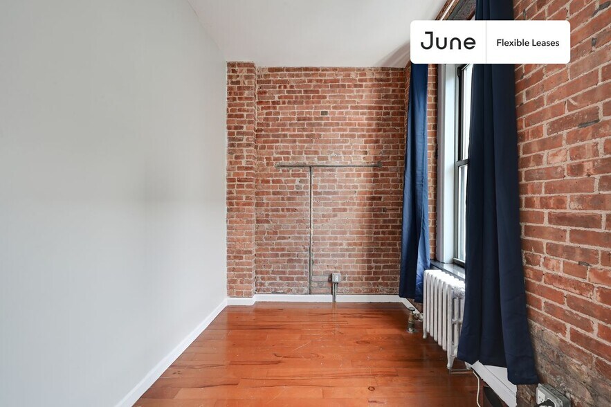 Building Photo - 351 W 46th St