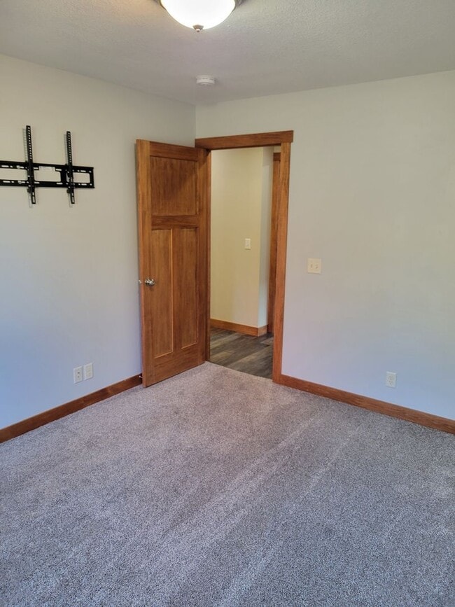 Building Photo - One Level Townhouse