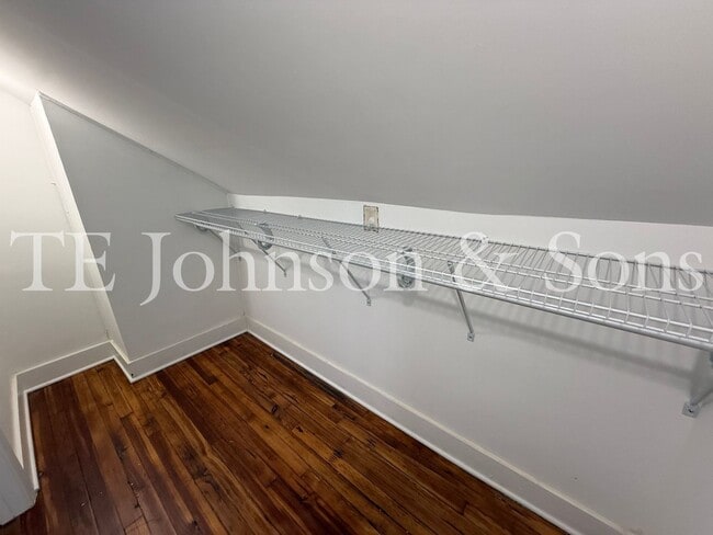 Building Photo - Updated 3BR/2BA Apartment with Quartz Counters & Modern Finishes