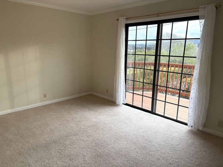 Building Photo - 2219 Hamilton Ave