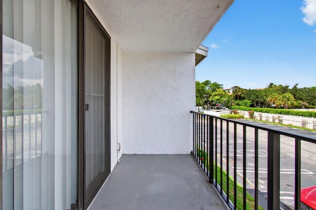 Building Photo - 708 Executive Center Dr