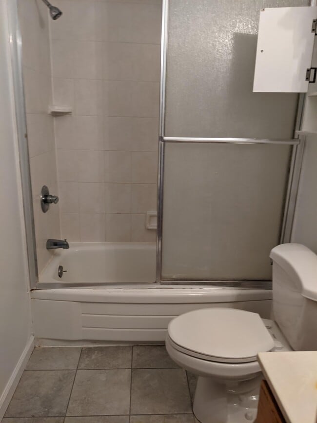 Building Photo - 3575 Kenbrooke Ct