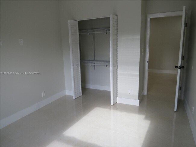 Building Photo - 1671 SW 44th Terrace