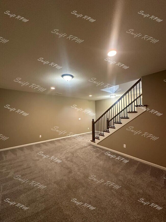 Building Photo - 9030 Meadow View Dr