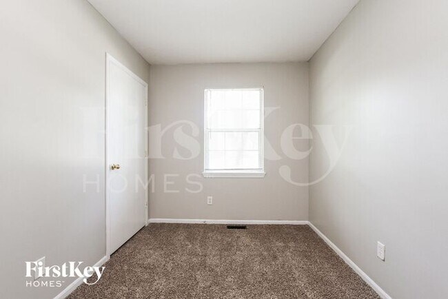 Building Photo - 4333 Phoenix Dr